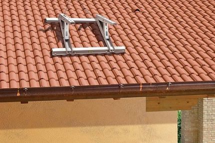 Rodigas MT 630 Sloping Roof Bracket For Outdoor AC Unit Installed On Overtile Roof Mount 420x800 mm