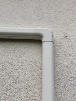 INABA DENKO SK-77-I Elfenbein 90°-Winkelstück für das SLIMDUCT SD-77-Kabelkanalsystem zur Richtungsänderung auf ebenen Flächen