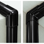 Coudes à 90° INABA DENKO SC-77-K noirs pour le système de goulottes SLIMDUCT SD-77, destinés aux installations en angle intérieur et extérieur