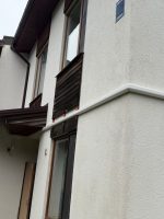 INABA DENKO SLIMDUCT SD-77-W White PVC Trunking System Installation On Facade For HVAC Refrigerant Pipe Routing